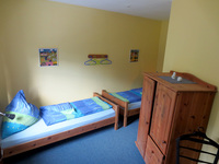 zweites Schlafzimmer mit zwei Einzelbetten